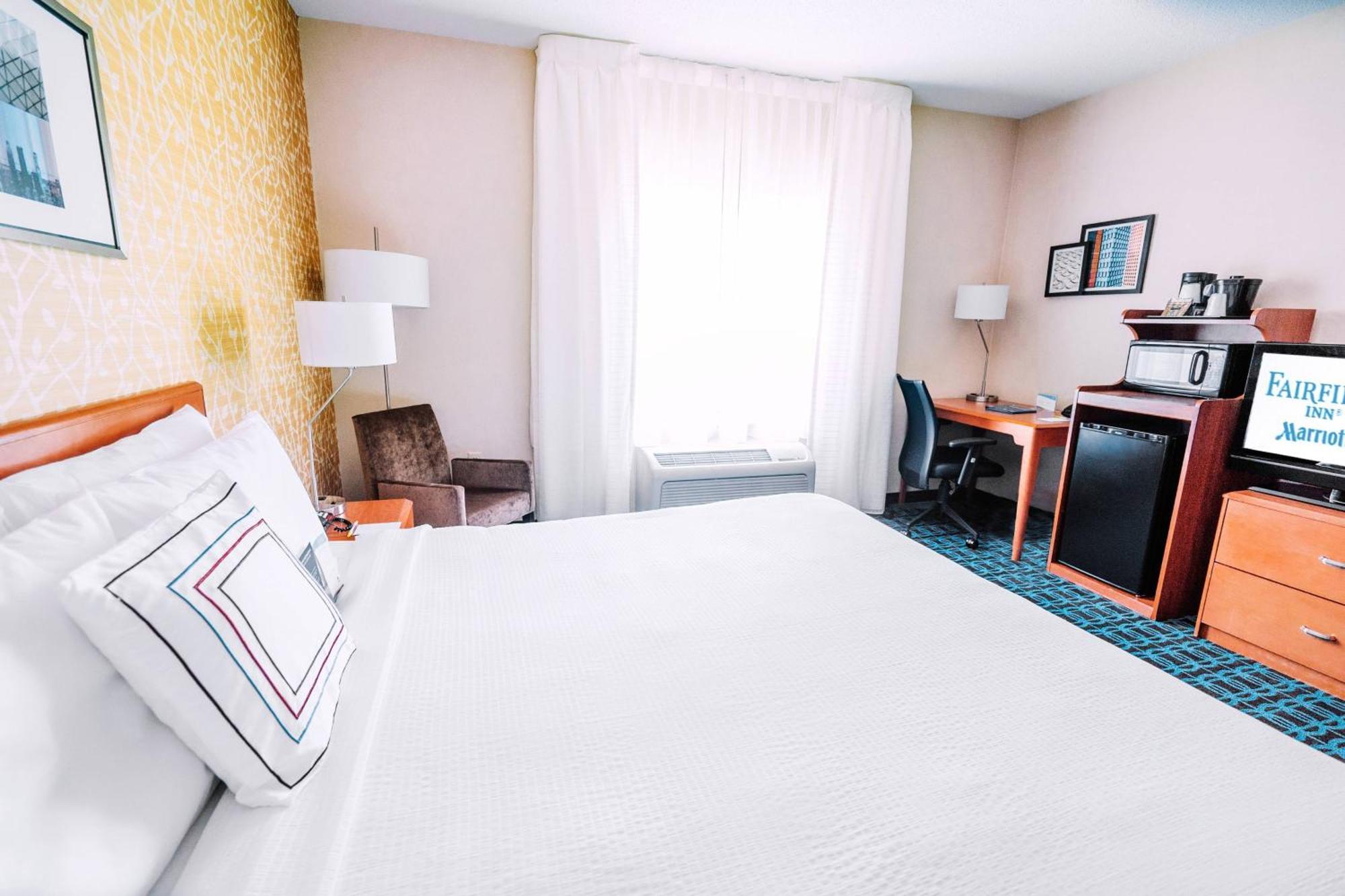 Fairfield By Marriott Medford Long Island Hotel Exterior photo